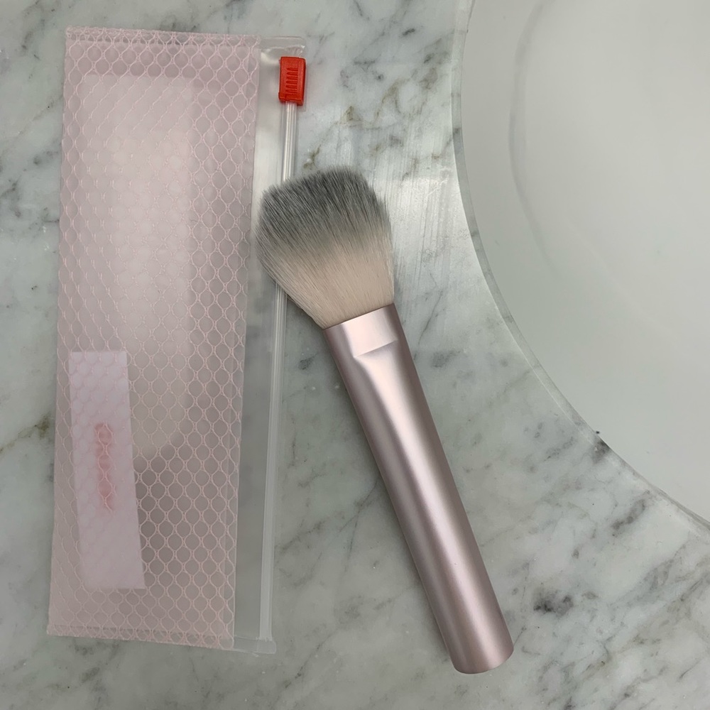 GLOSSIER • Brush + Travel Pouch